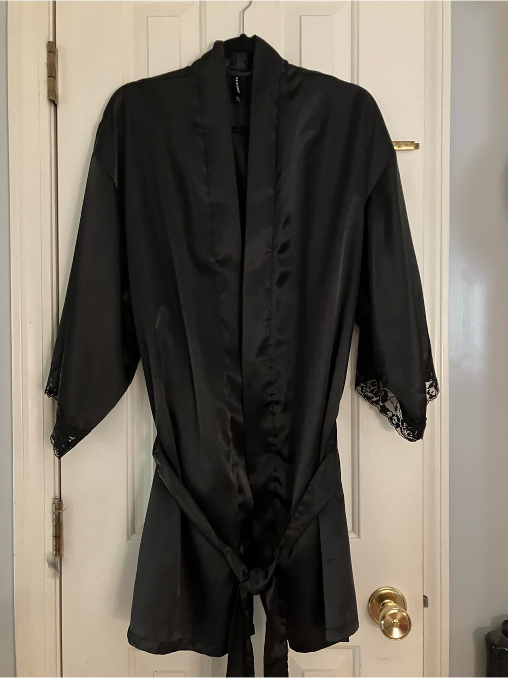 Torrid Size 1 / 2 Black Satin Lace-Trim Kimono Robe